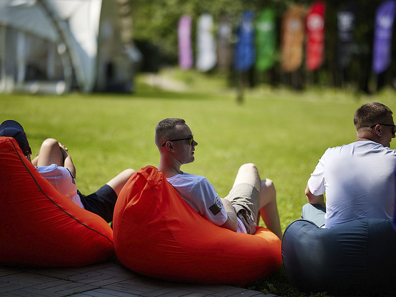 Оранжевый пуфик