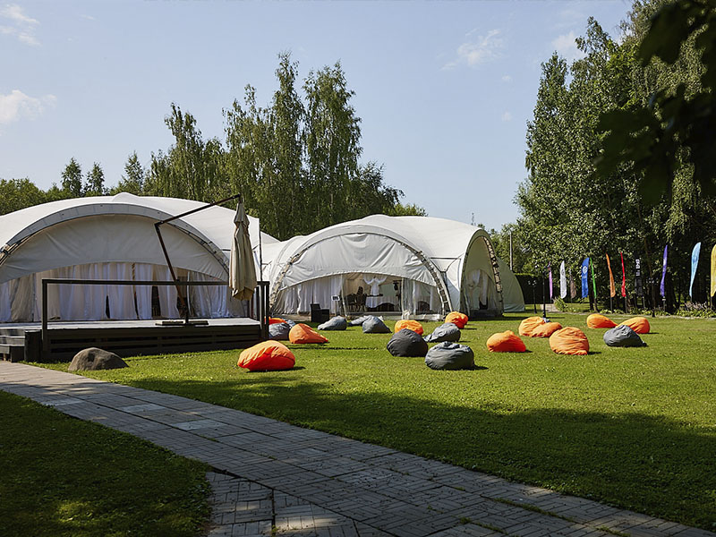 Оранжевый пуфик