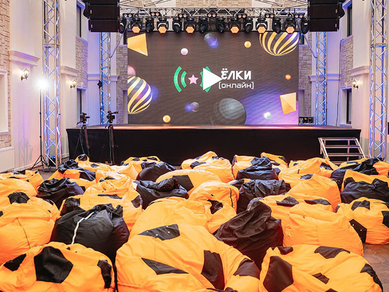 Футбольный пуфик