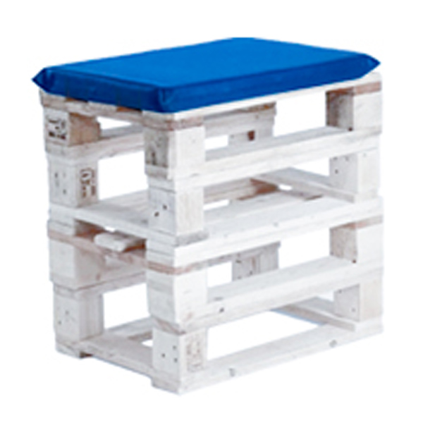 Пуфик из поддонов белый с синей подушкой