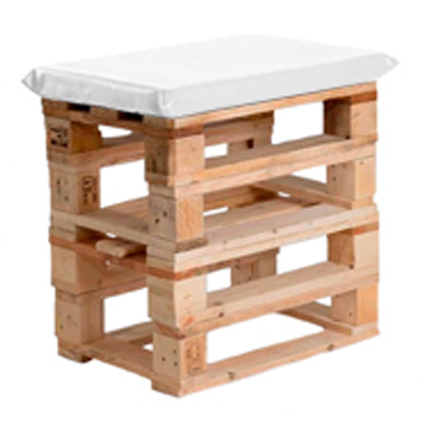 Пуфик из поддонов деревянный с белой подушкой