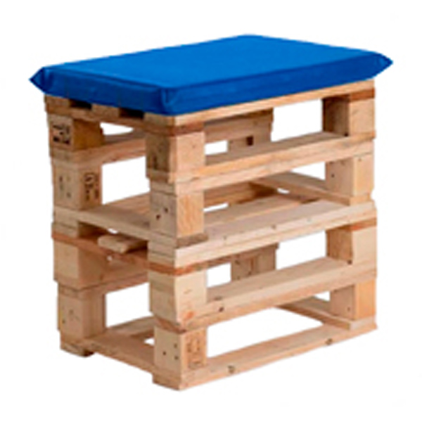 Пуфик из поддонов деревянный с синей подушкой
