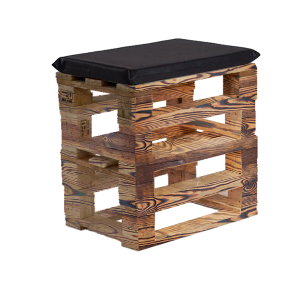 Пуфик из поддонов обожжённый с черной подушкой