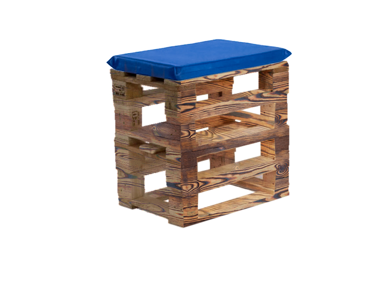 Пуфик из поддонов обожжённый с черной подушкой