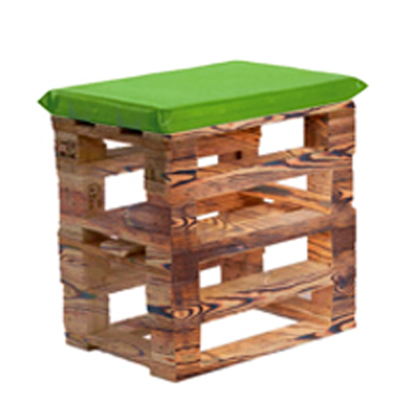 Пуфик из поддонов обожжённый с зеленой подушкой