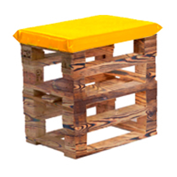 Пуфик из поддонов обожжённый с желтой подушкой