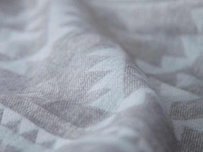 Пончо с рисунком серое