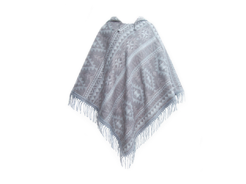 Пончо с рисунком серое