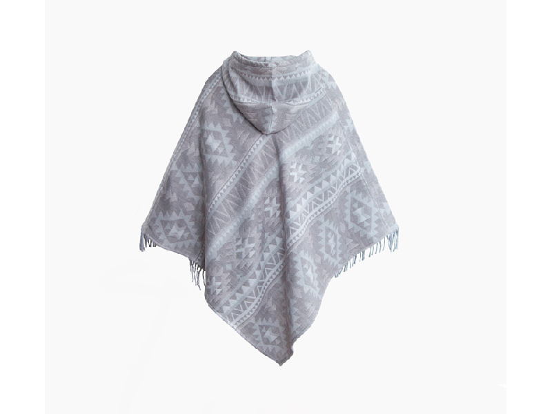Пончо с рисунком серое