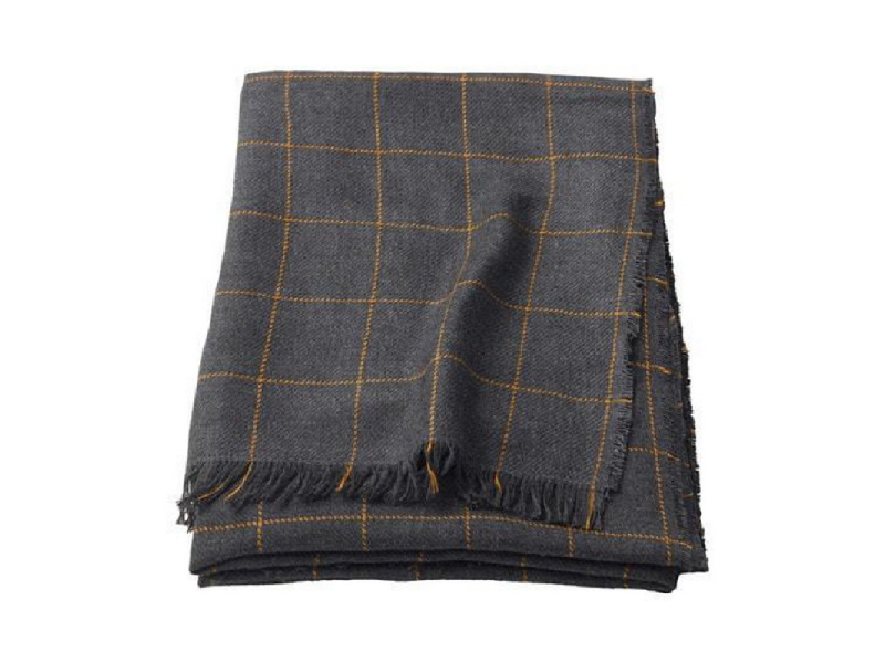 Серый плед в клетку