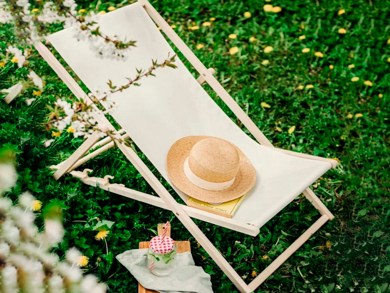 Шезлонг белый