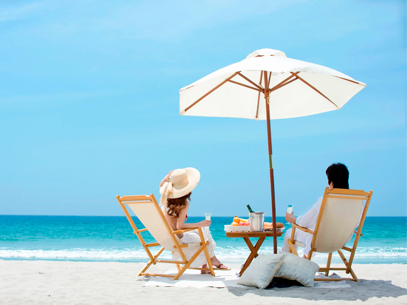 Шезлонг бежевый