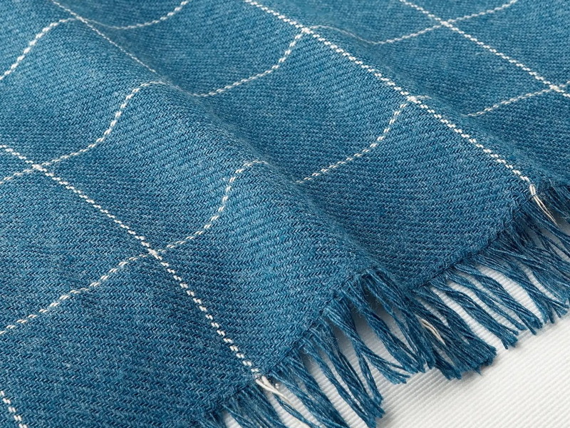 Синий плед в клетку