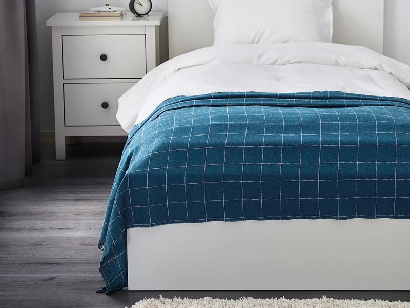 Синий плед в клетку