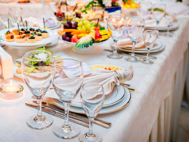 Скатерть прямоугольная 1,4×2,4м белая