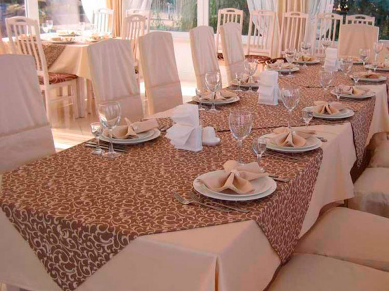 Скатерть прямоугольная бежевая «Жаккард»