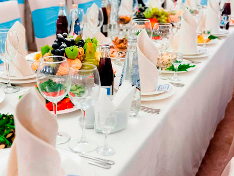 Скатерть прямоугольная белая