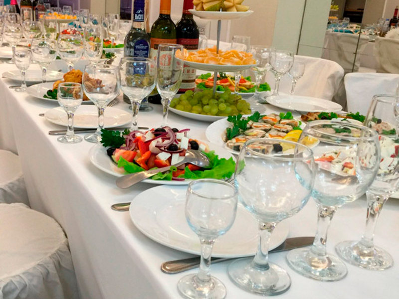 Скатерть прямоугольная белая