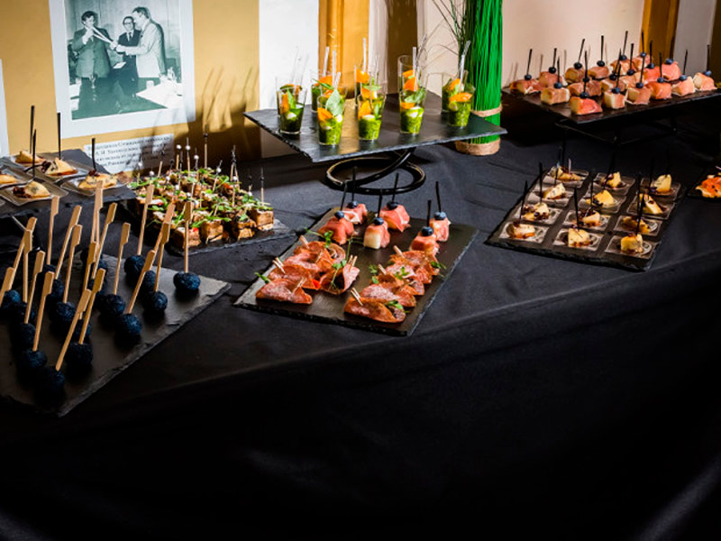 Скатерть прямоугольная черная