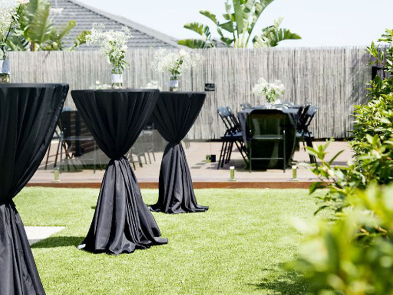 Скатерть черная круглая для коктейльного стол