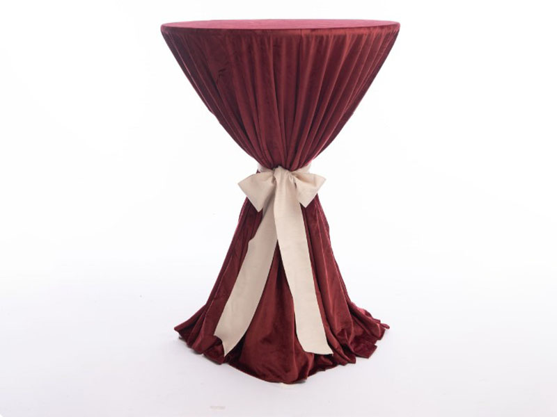 Скатерть красная круглая для коктейльного стола