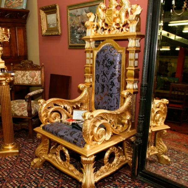 Средневековый трон