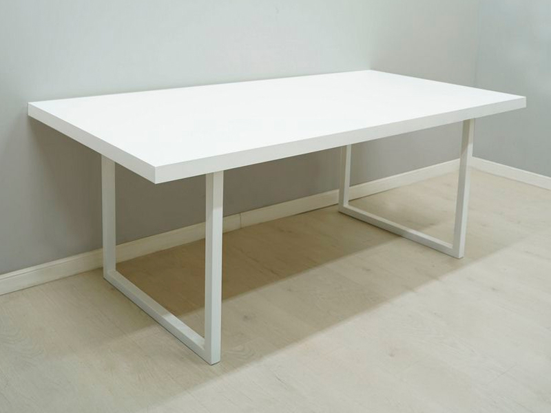 Стол для переговоров белый