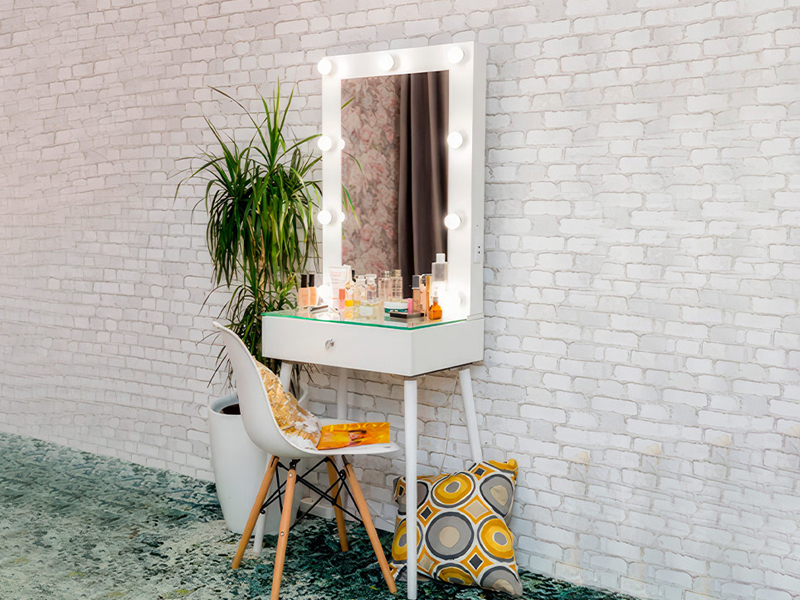 Гримёрный белый стол