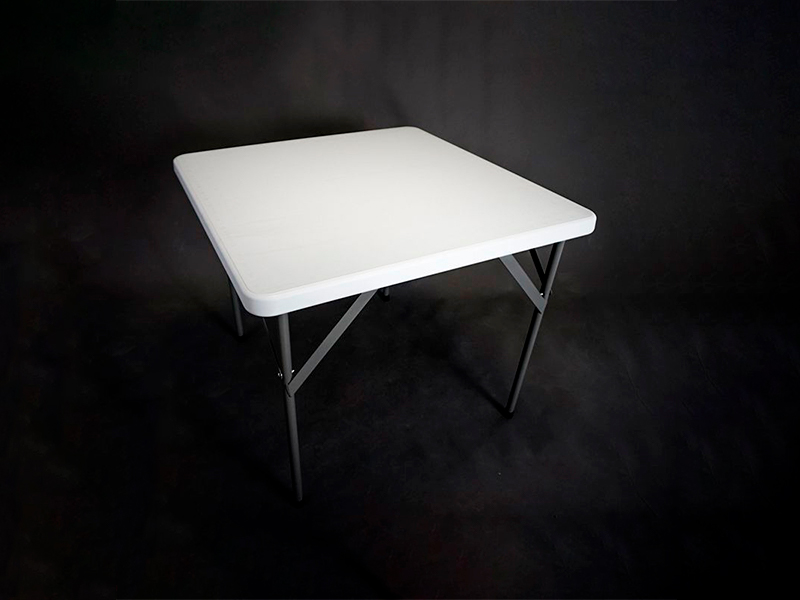 Стол квадратный