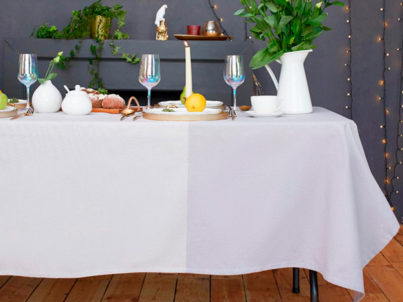 Стол квадратный под скатерть