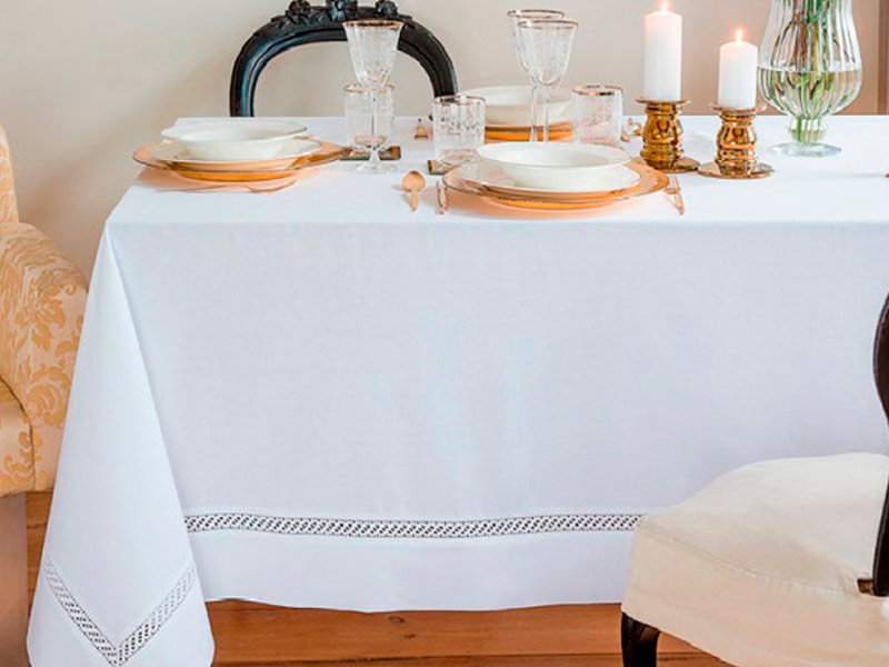 Стол квадратный под скатерть