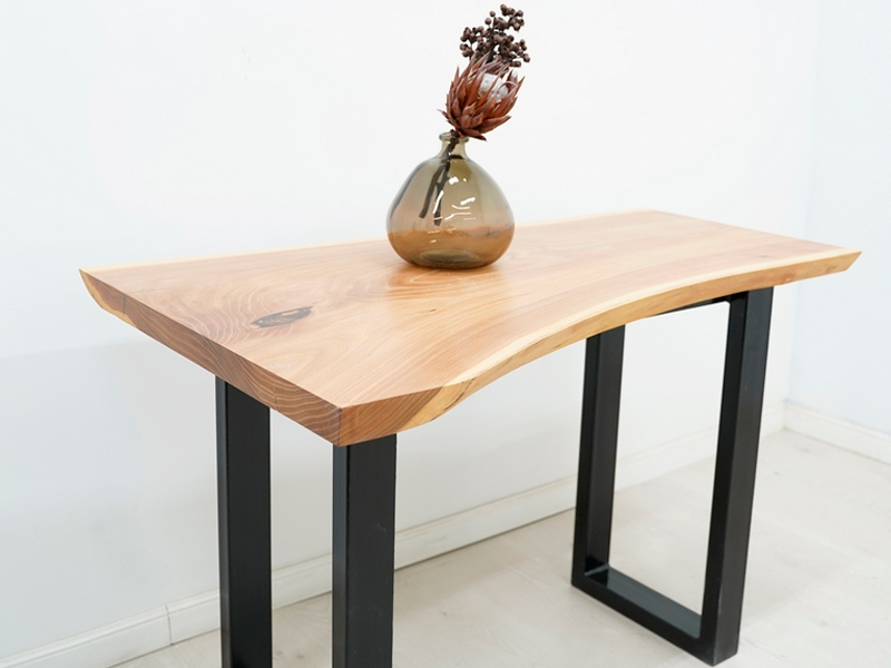 Стол со столешницей из слэба ореха