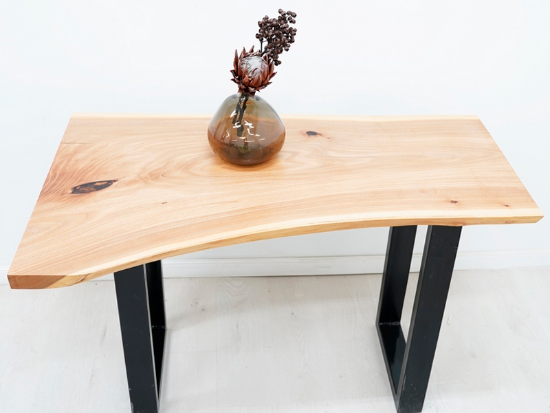 Стол со столешницей из слэба ореха
