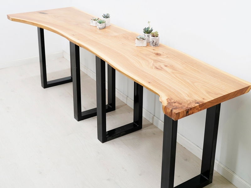 Стол со столешницей из слэба ореха