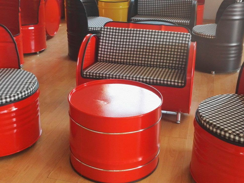 Стол журнальный из бочки красный