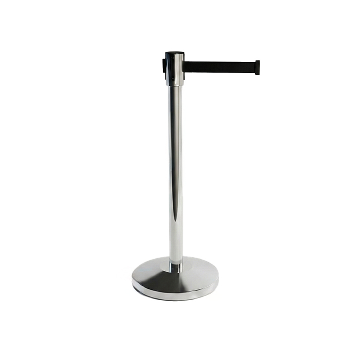 Столбики для ограждения с черной лентой