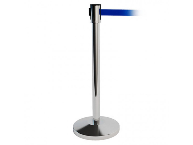 Столбики для ограждения с синей лентой