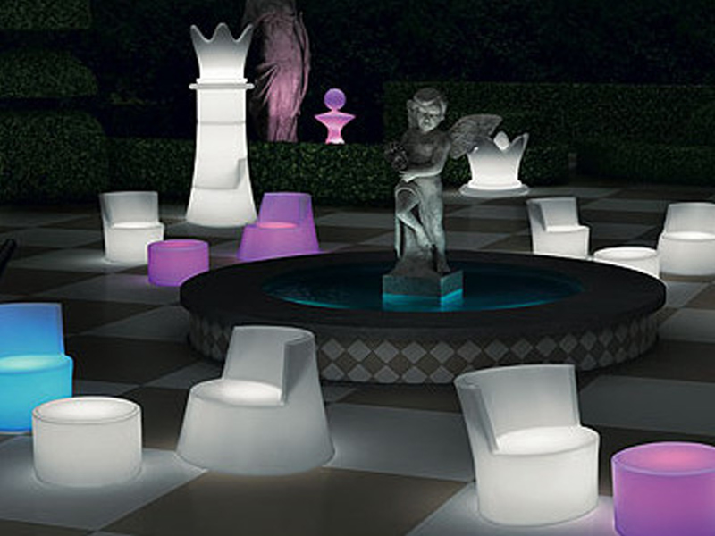 Столик круглый в форме шашки