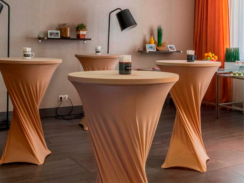 Стрейч наперон «Шапочка» для коктейльного стола золотой