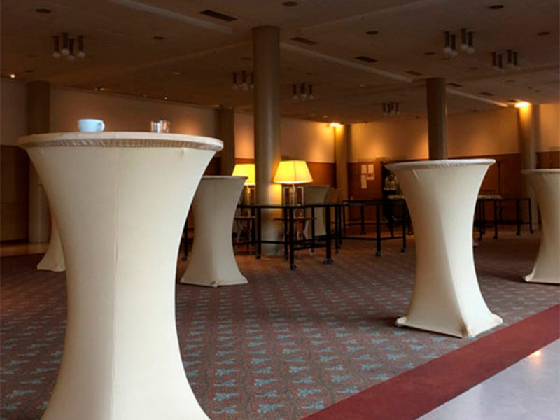 Стрейч наперон «Шапочка» для коктейльного стола золотой