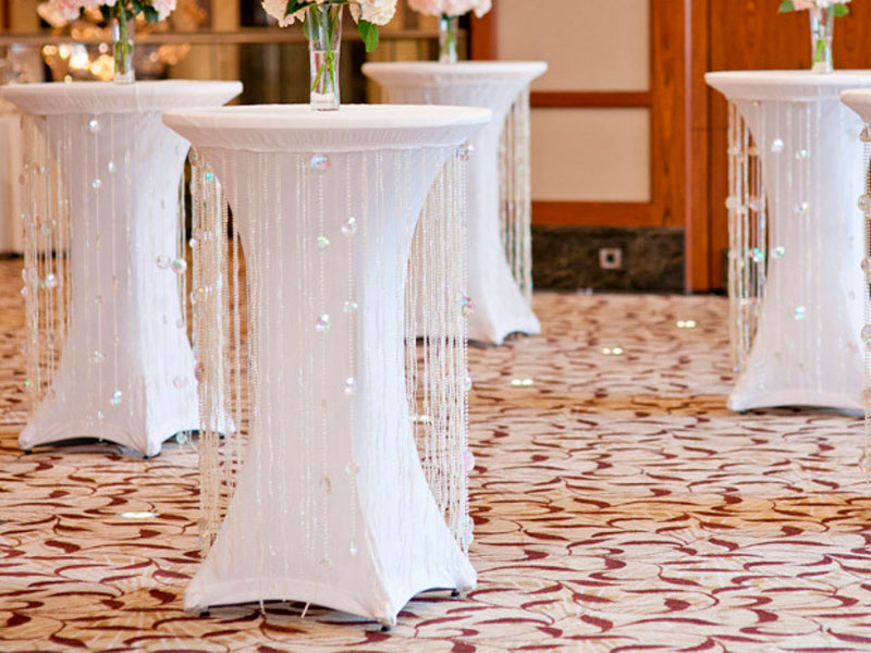 Стрейч скатерть d78 для коктейльного стола белая