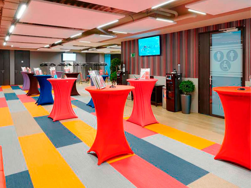 Стрейч скатерть d78 для коктейльного стола красная