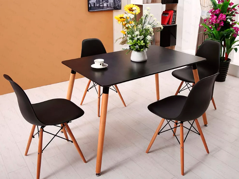 Стул Eames чёрный