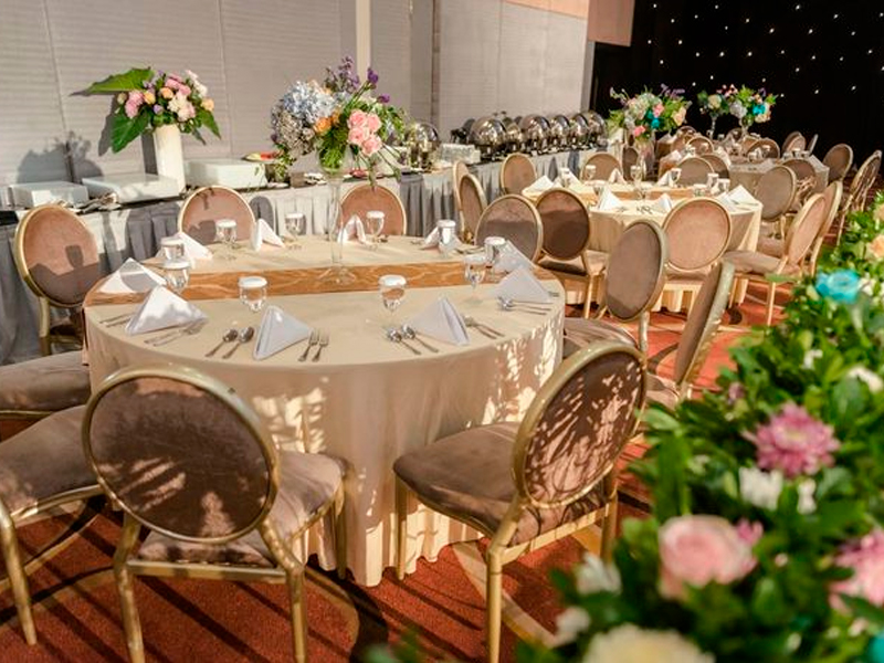 Стул Laval Gold с обивкой из горчичного бархата