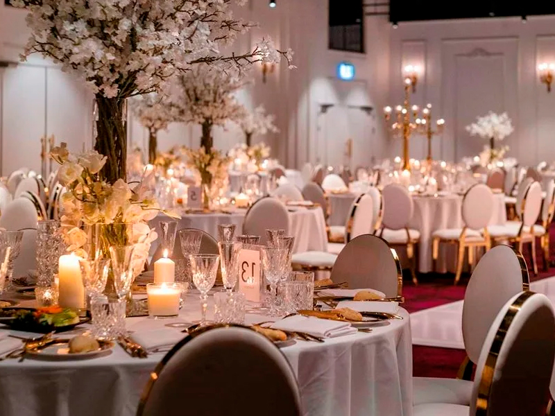 Стул Laval Gold с обивкой из серого бархата