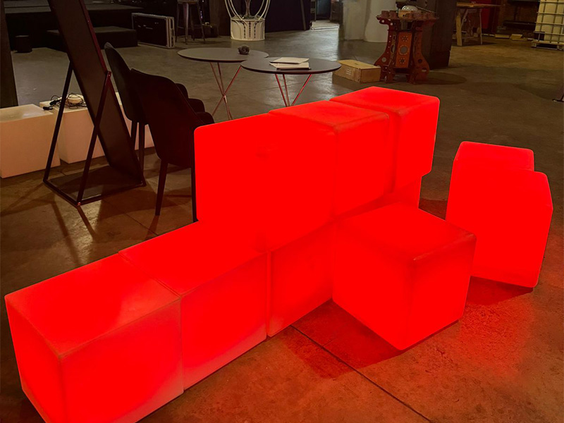 Светящийся пуфик