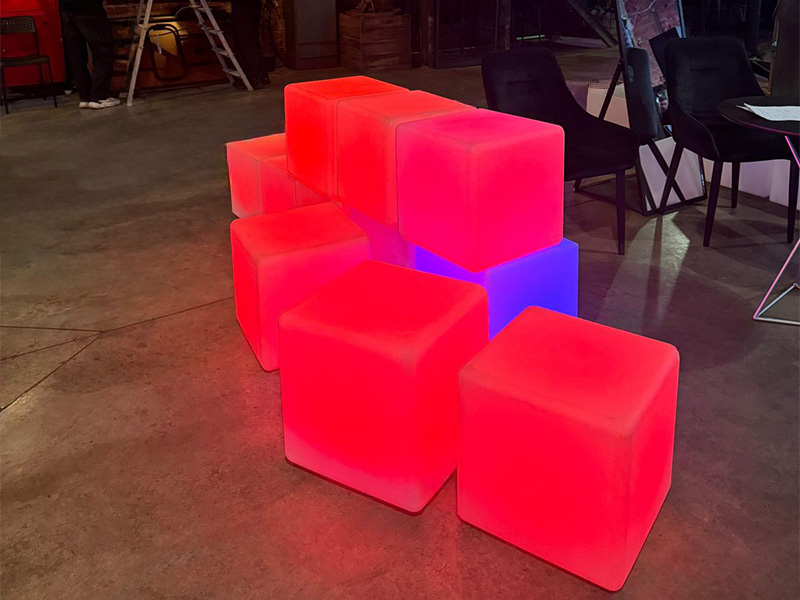 Светящийся пуфик