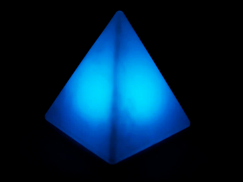 Светящаяся пирамида