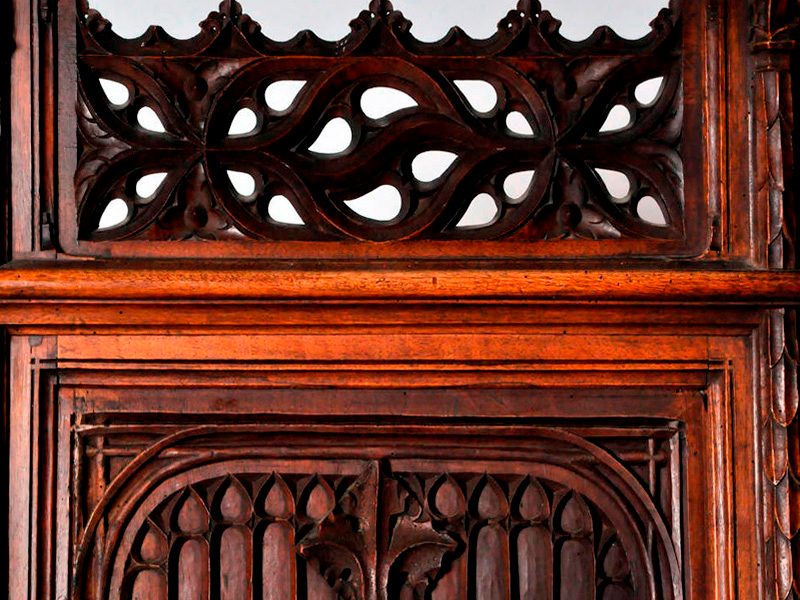 Трон Готический