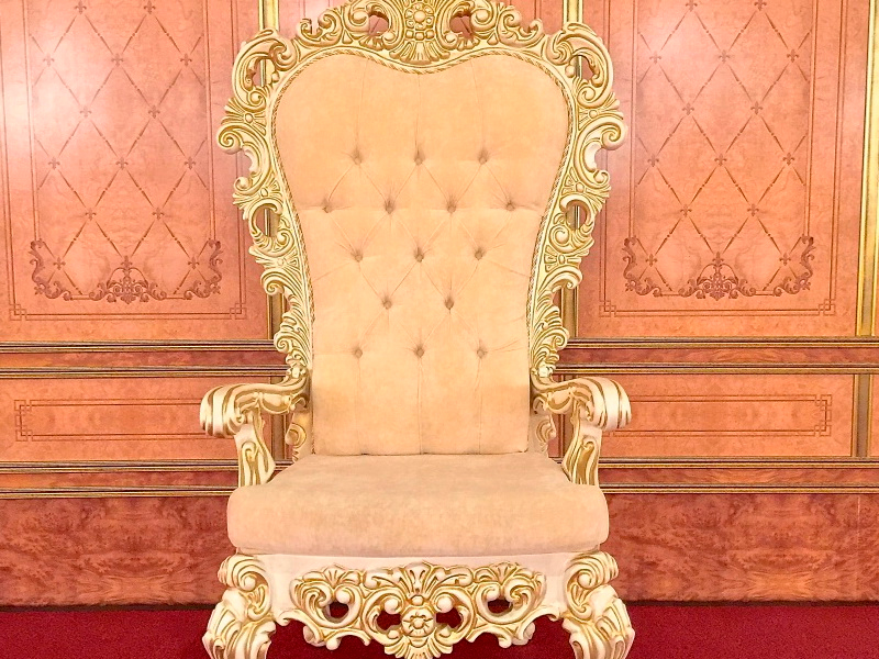 Трон Молодожёны